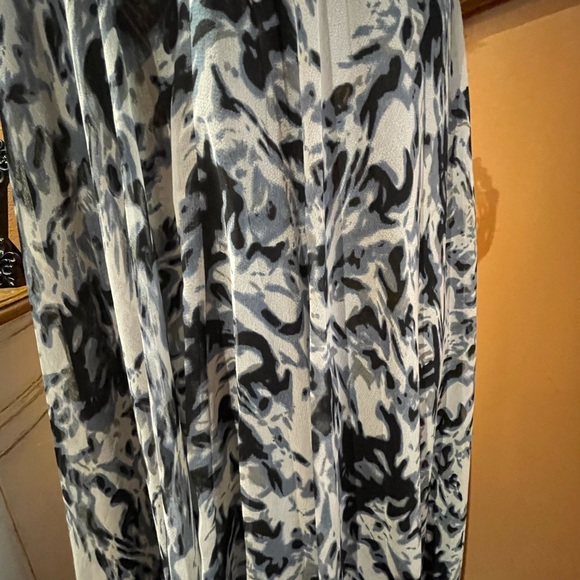 LA MODA ASYMMETRICAL FLOWING DRESS - Picture 7 of 8